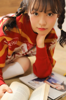 美女扒开粉嫩尿口的桶爽